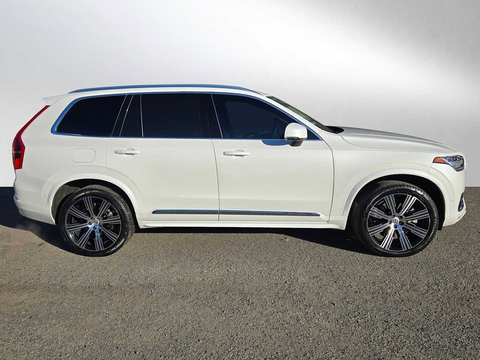 Certified 2024 Volvo XC90 T8 Ultimate w/ Lounge Package image 2