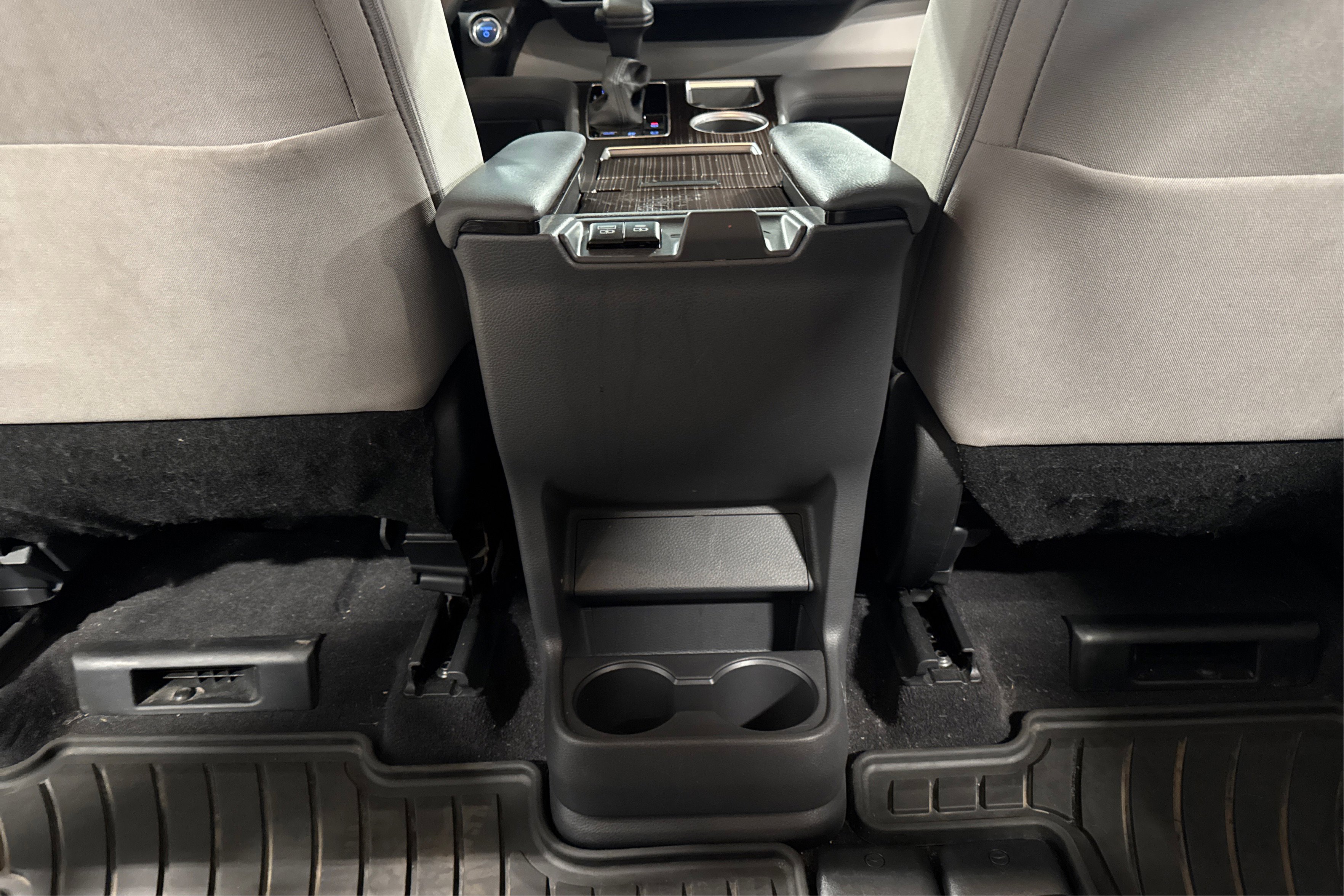 Used 2024 Toyota Sienna LE image 38