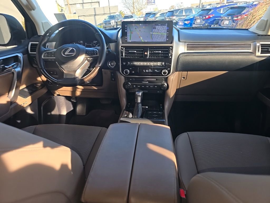 Used 2023 Lexus GX 460 Premium w/ Accessory Package image 13