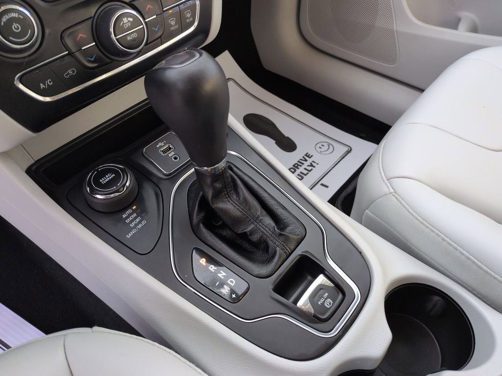 Used 2020 Jeep Cherokee Latitude Plus w/ Comfort/Convenience Group image 24