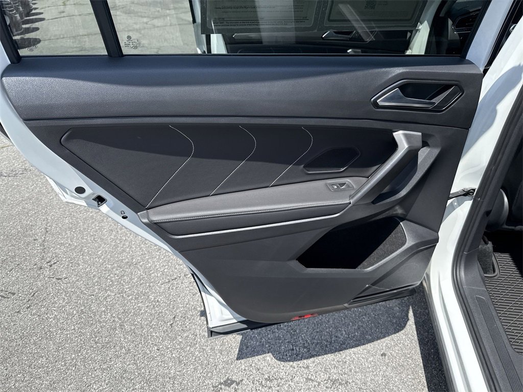 Used 2024 Volkswagen Tiguan SE image 23