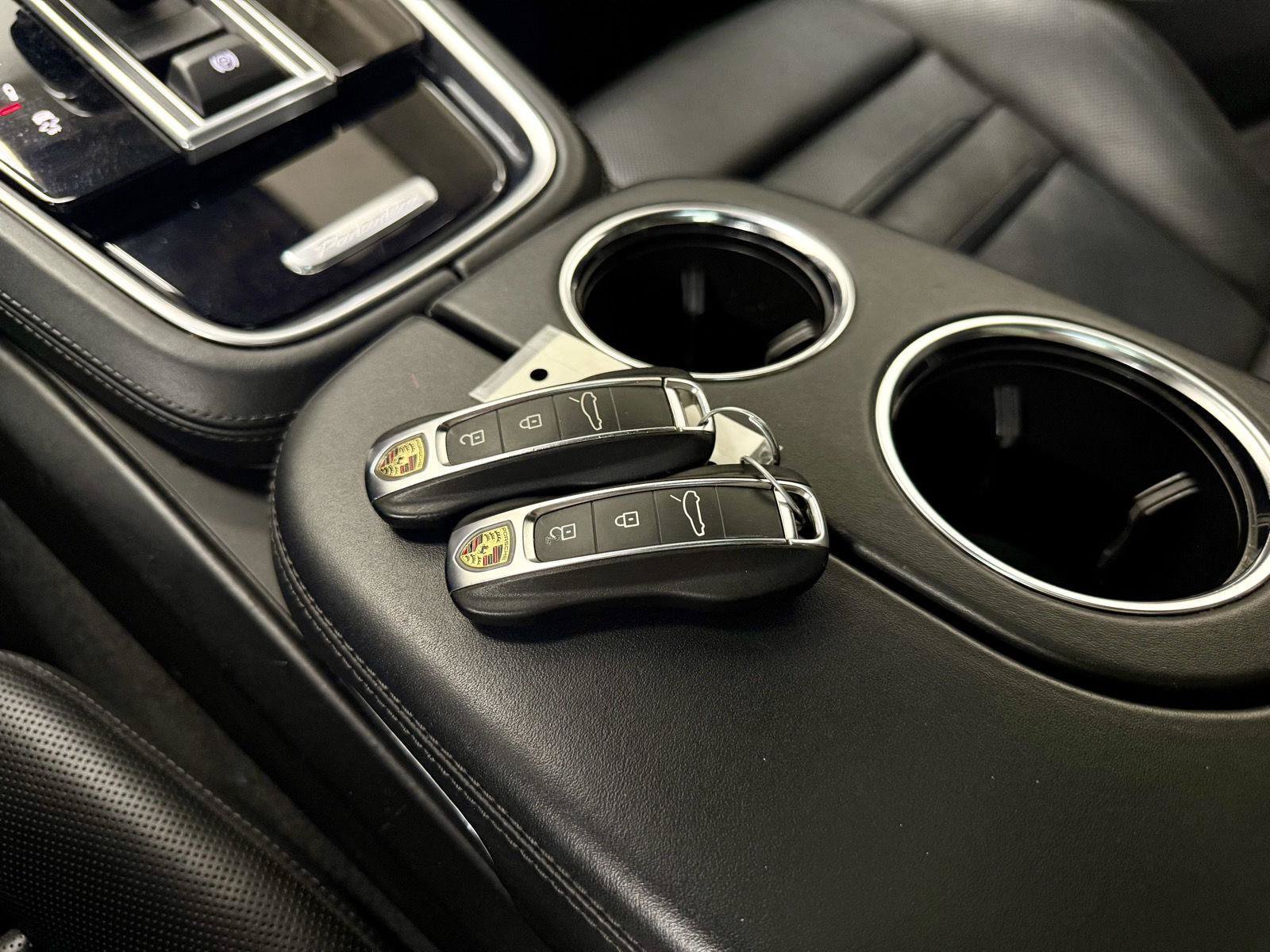 Used 2023 Porsche Panamera 4 Platinum Edition w/ Assistance Package AWD/4WD image 27