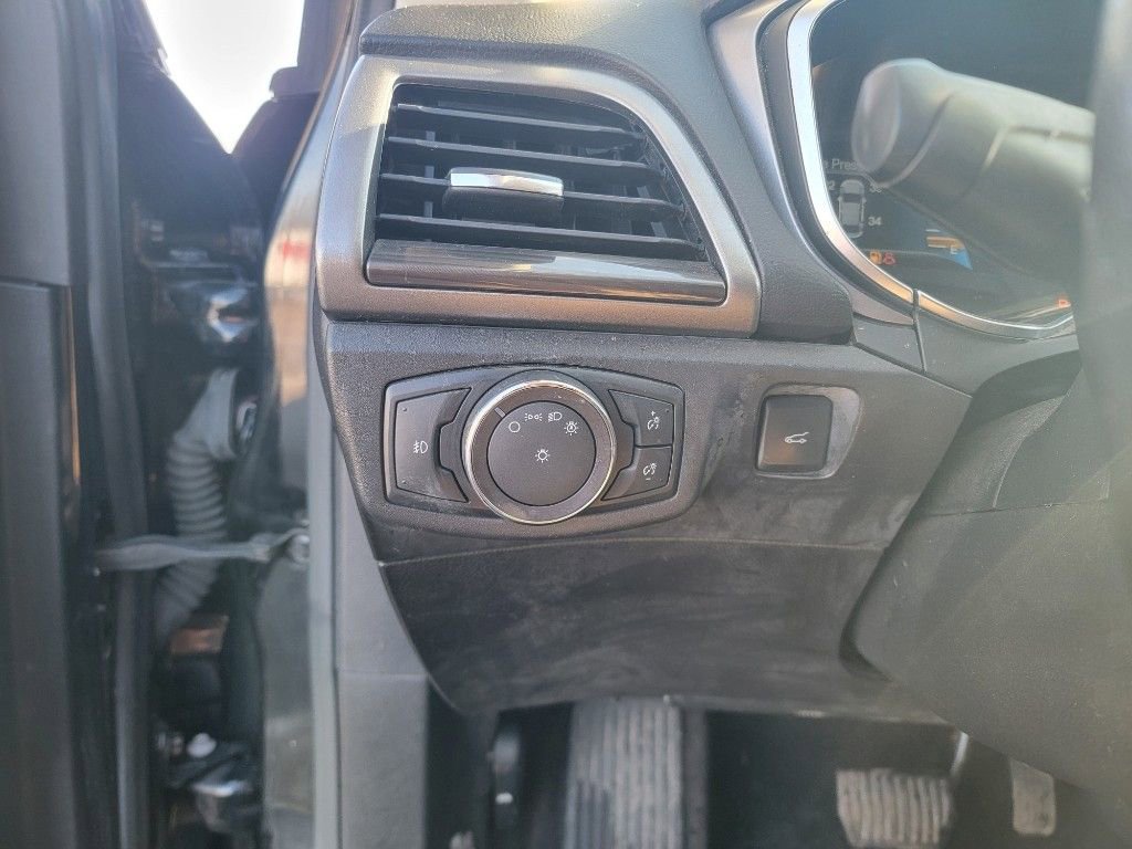 Used 2017 Ford Fusion SE w/ Fusion SE Technology Package image 14