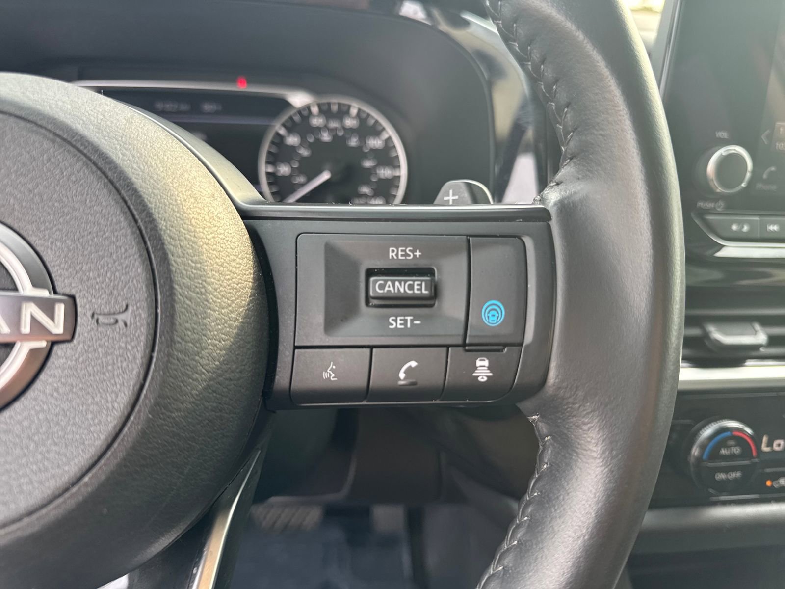Certified 2024 Nissan Pathfinder SV FWD image 16