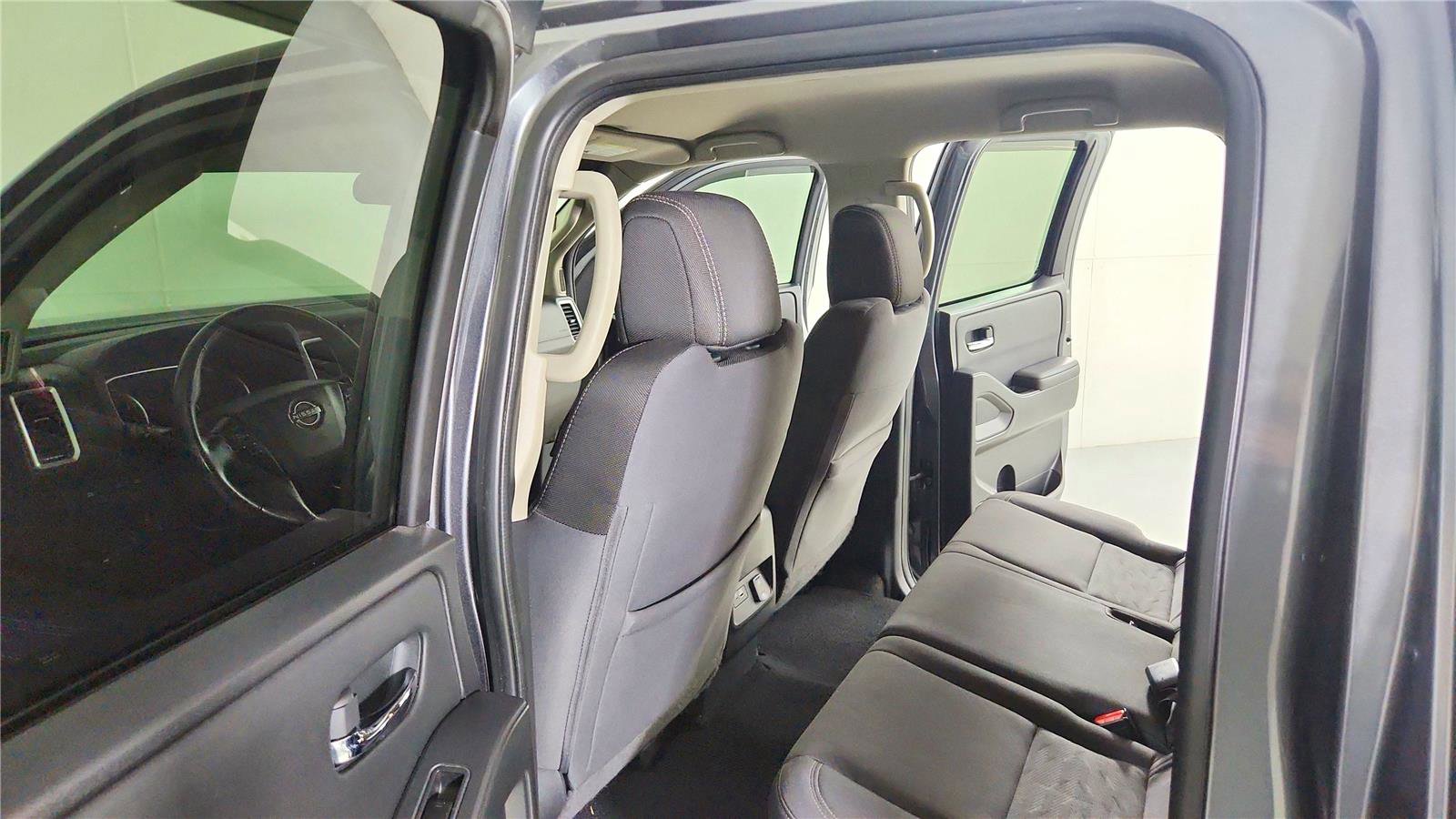 Used 2022 Nissan Frontier SV w/ Technology Package image 35