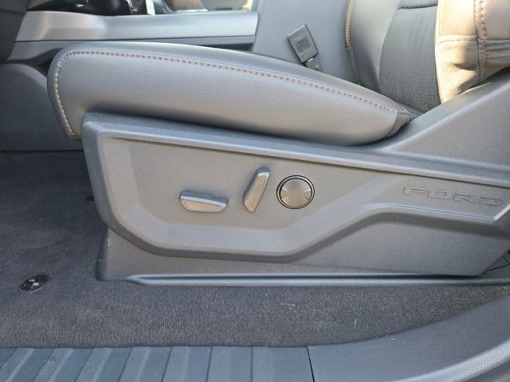 New 2025 Ford F350 Lariat w/ Lariat Ultimate Package image 17