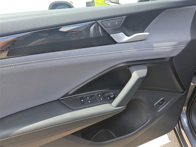 New 2025 Volkswagen Tiguan SE image 11