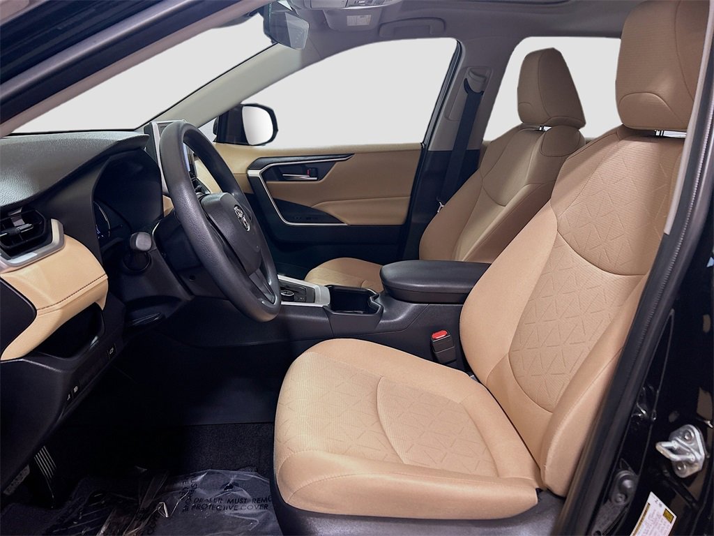 Used 2025 Toyota RAV4 XLE image 17