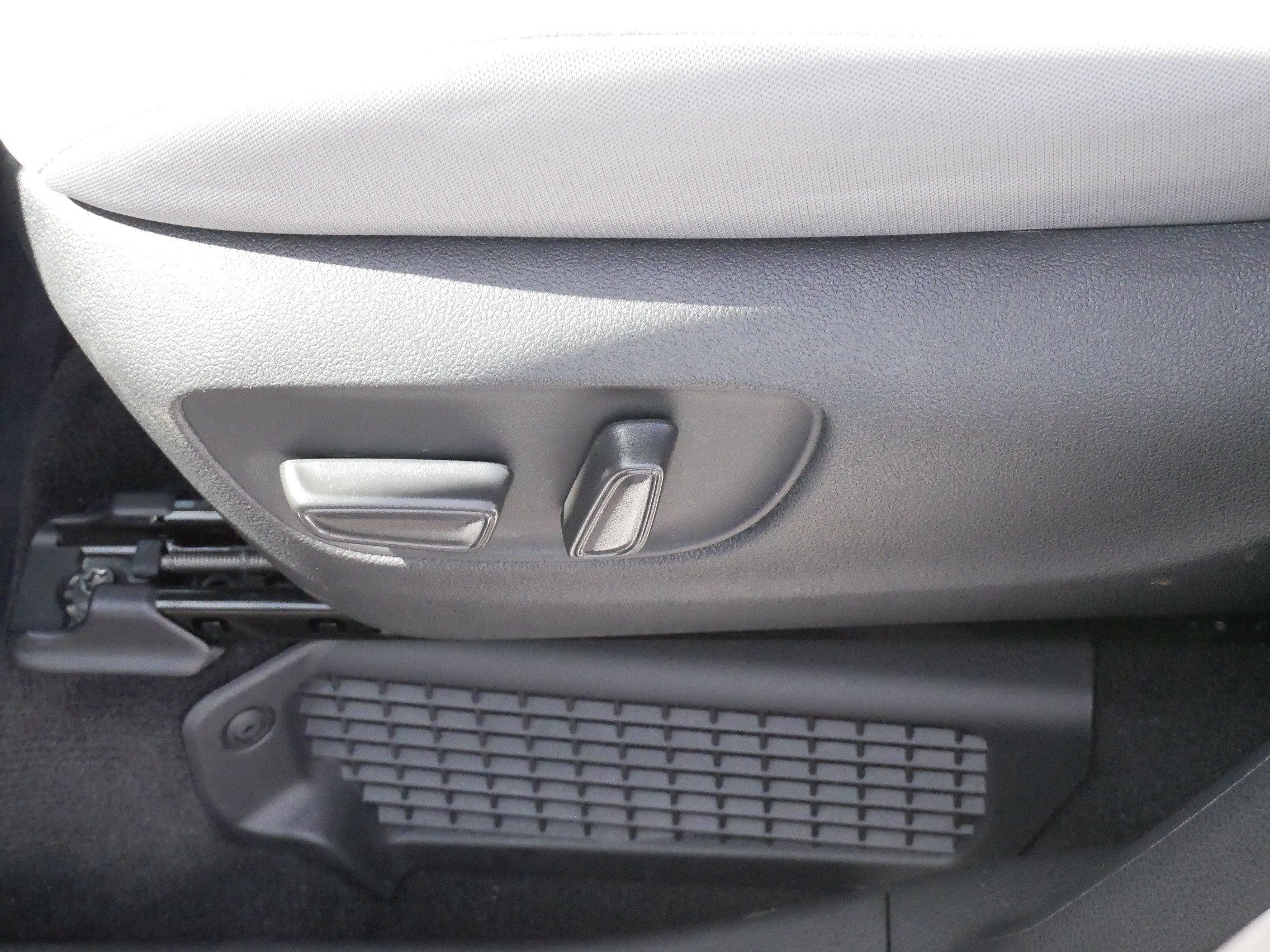 Certified 2026 Toyota Sienna LE FWD image 20