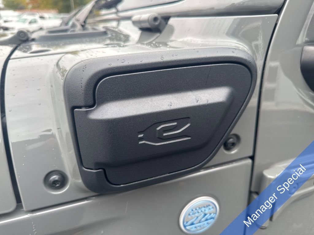 Used 2022 Jeep Wrangler Unlimited Sahara w/ Cold Weather Group image 11