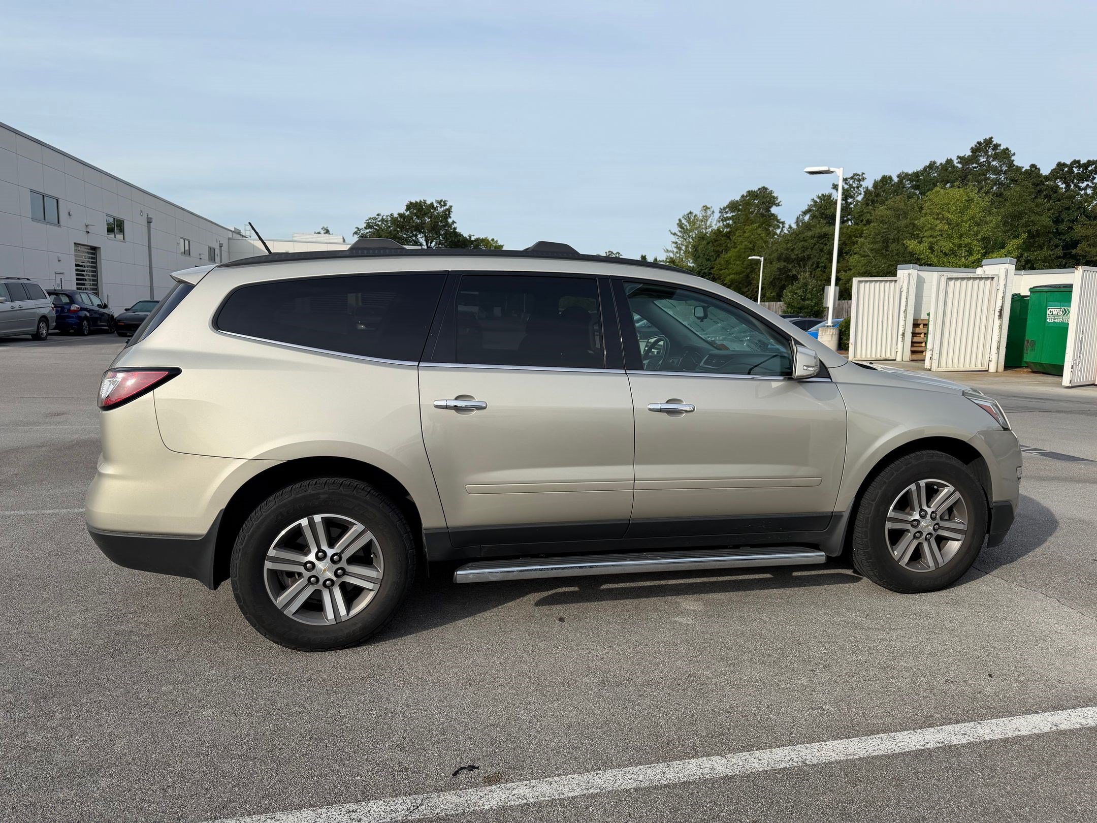 Used 2017 Chevrolet Traverse LT w/ Traveler's Package FWD image 5