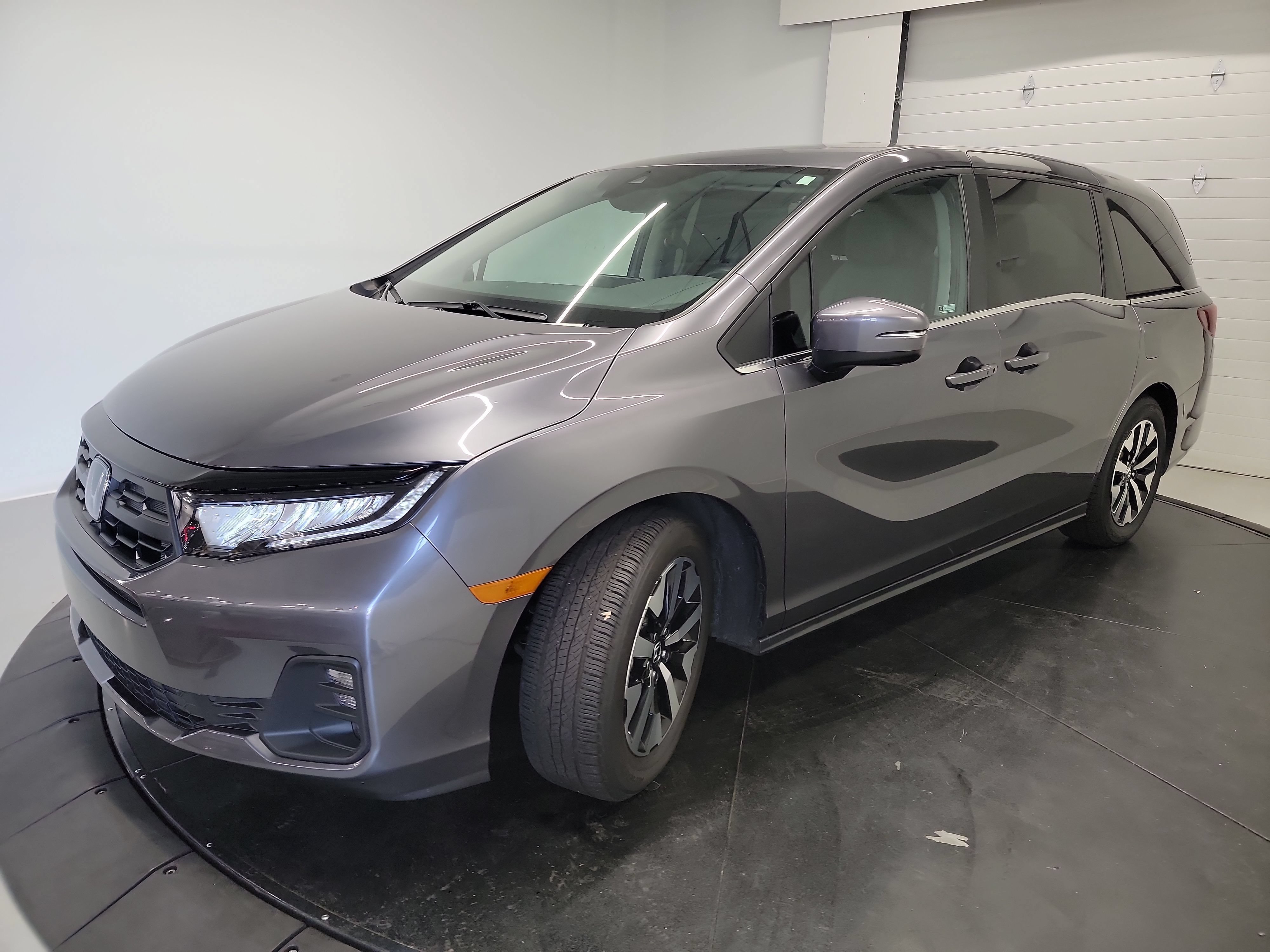 Used 2025 Honda Odyssey EX-L video 3