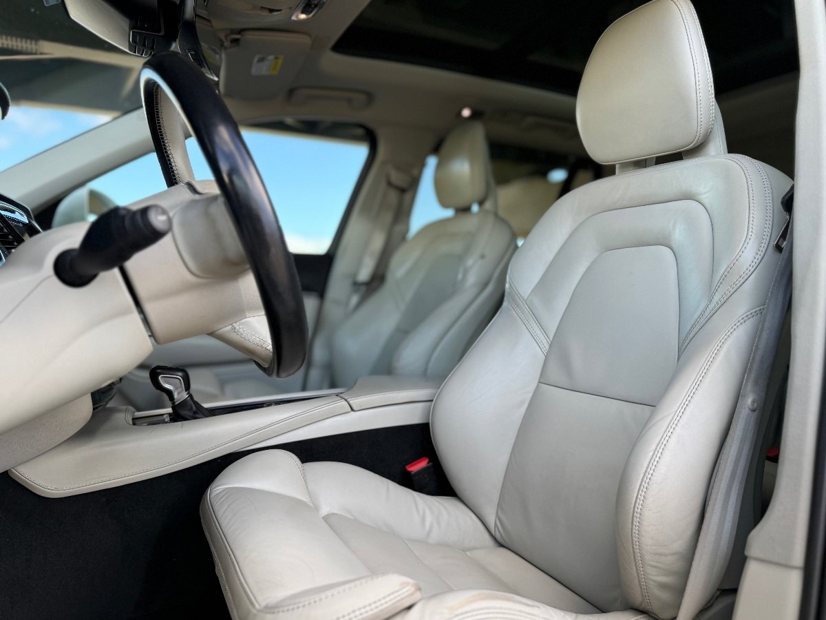 Used 2017 Volvo XC90 T6 Momentum w/ Vision Package AWD/4WD image 11