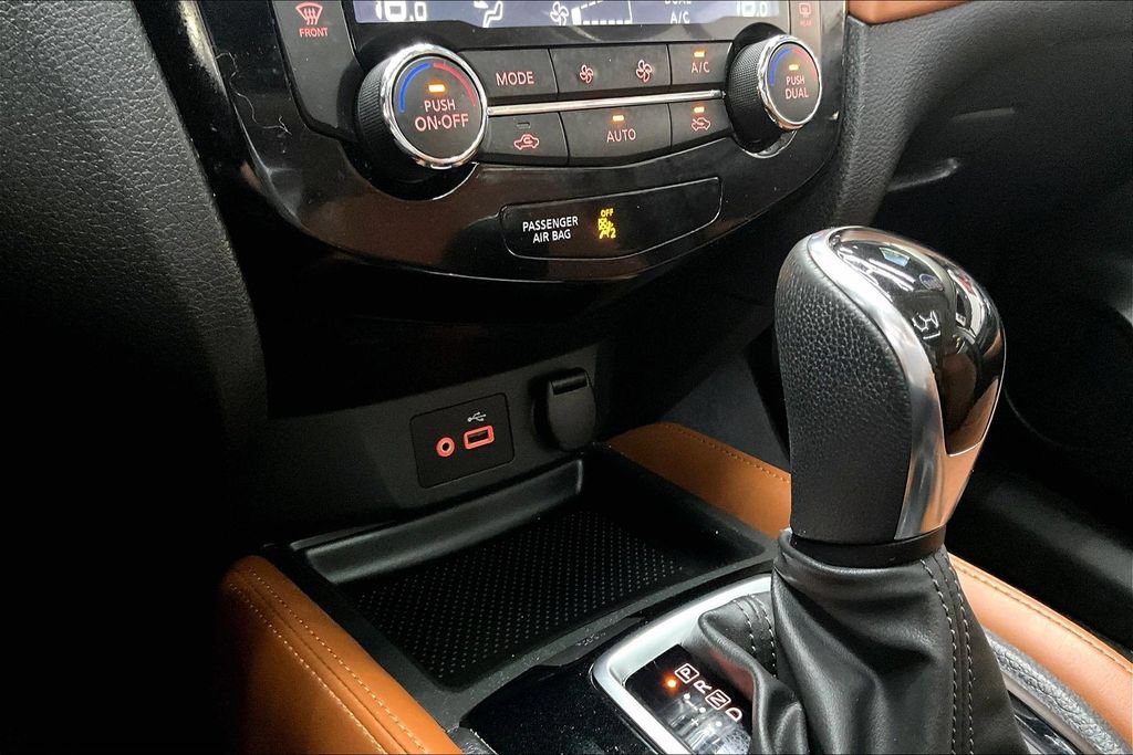 Used 2018 Nissan Rogue SL AWD/4WD image 16