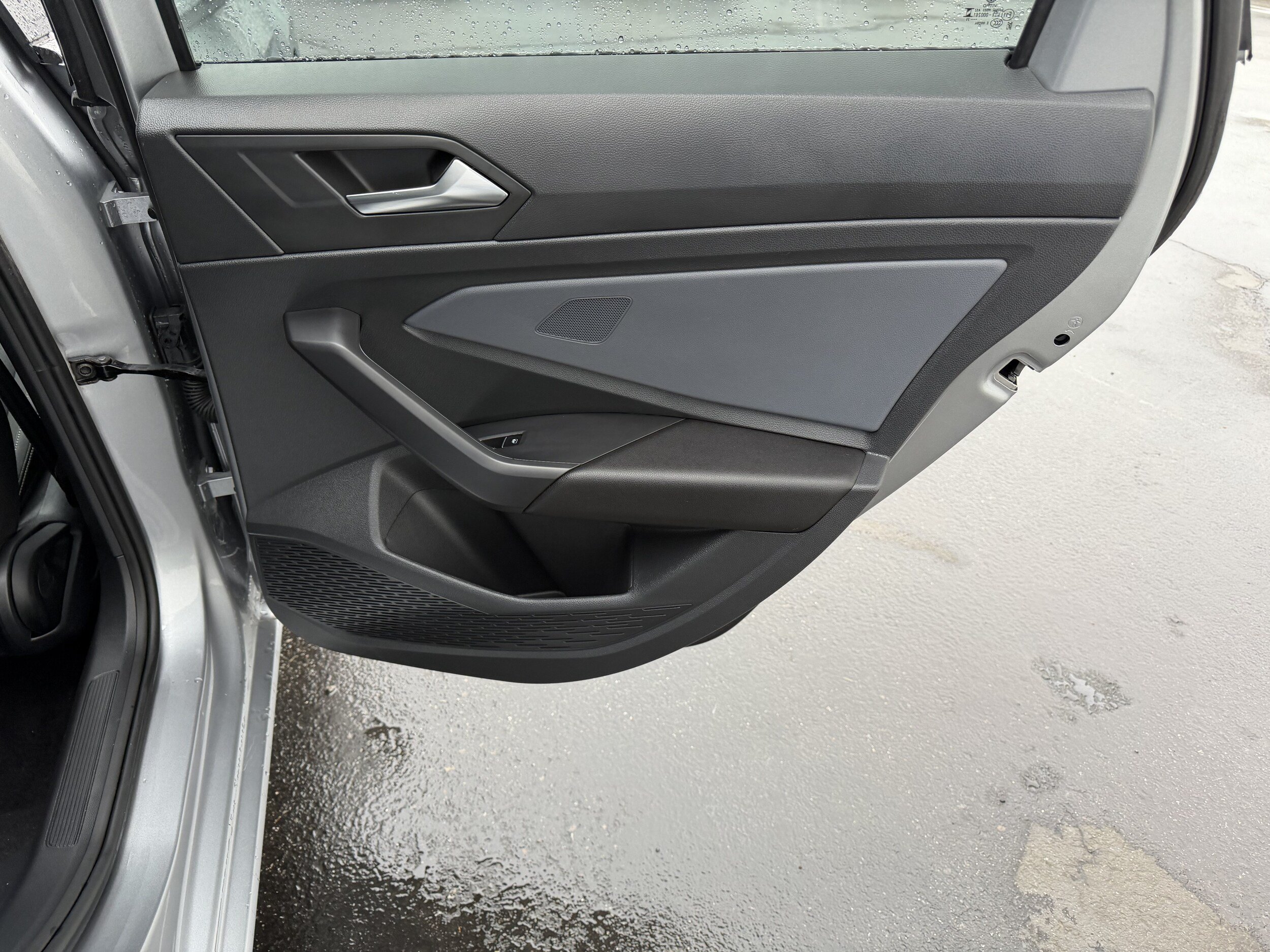 Used 2025 Volkswagen Jetta SE FWD image 28