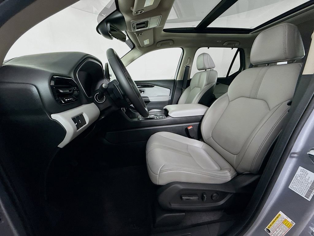 Certified 2025 Honda Pilot Touring image 18