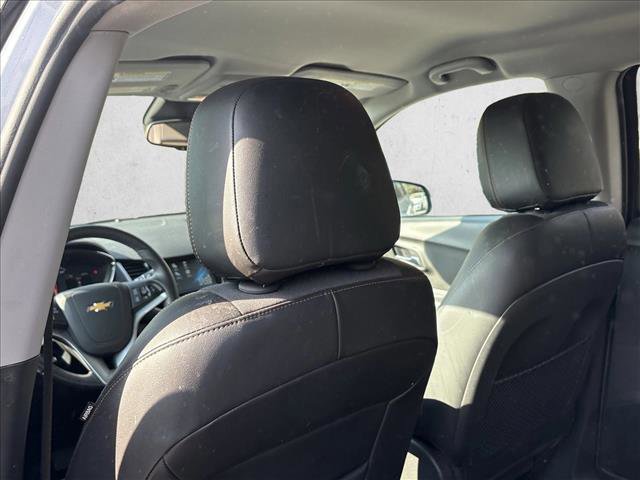 Used 2017 Chevrolet Trax LT w/ LT Convenience Package FWD image 12