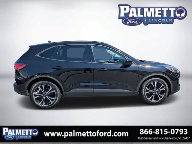 Used 2022 Ford Escape SE w/ SE Sport Appearance Package FWD image 2