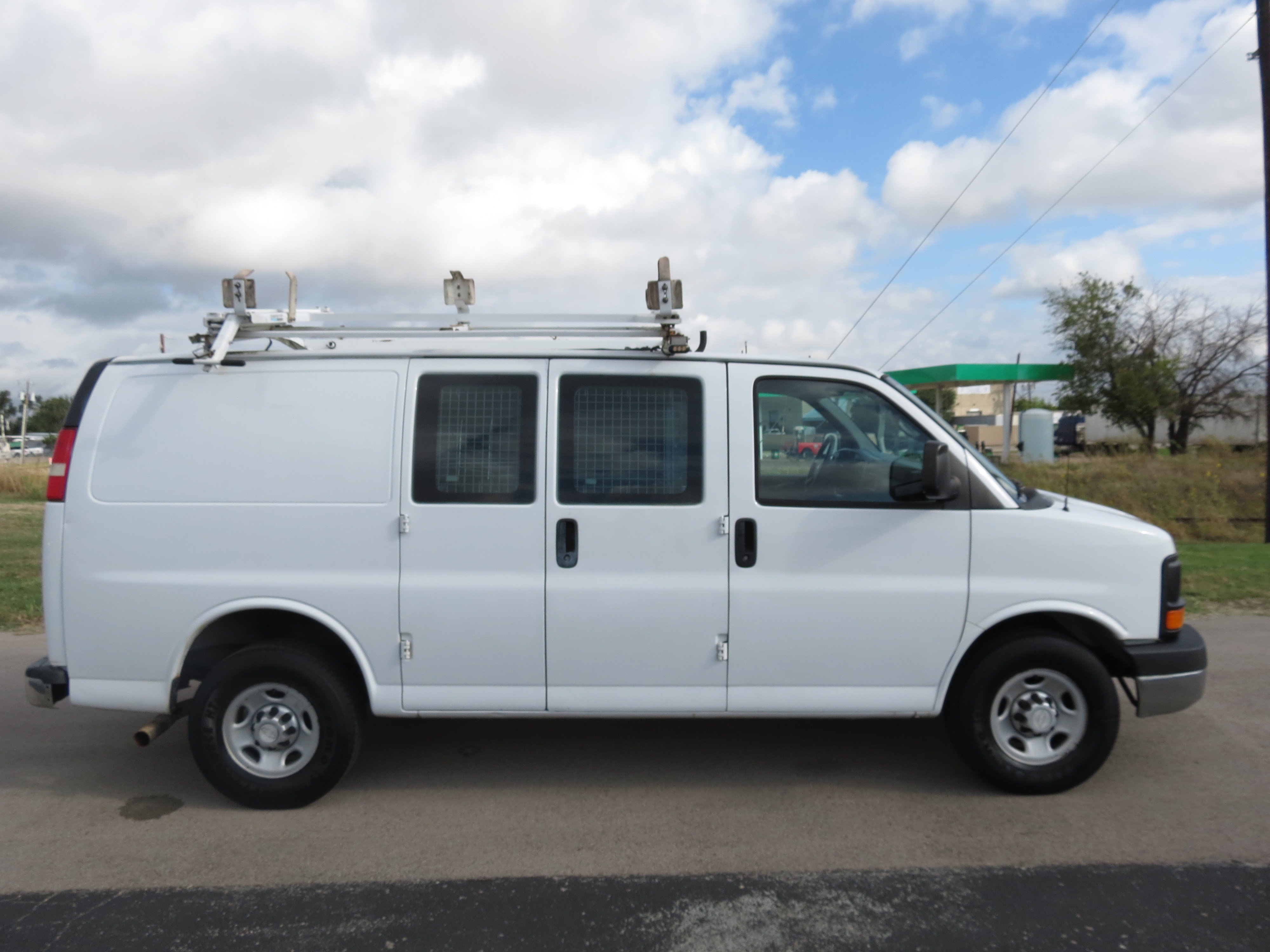 Used 2014 Chevrolet Express 2500 RWD image 6