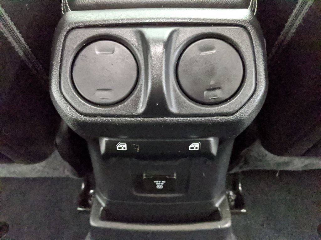 Used 2022 Jeep Wrangler Unlimited Sahara AWD/4WD image 17