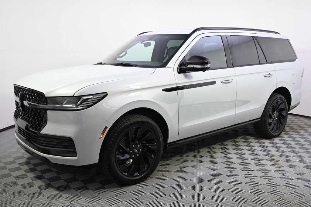 New 2025 Lincoln Navigator Reserve w/ Jet Appearance Package image 2