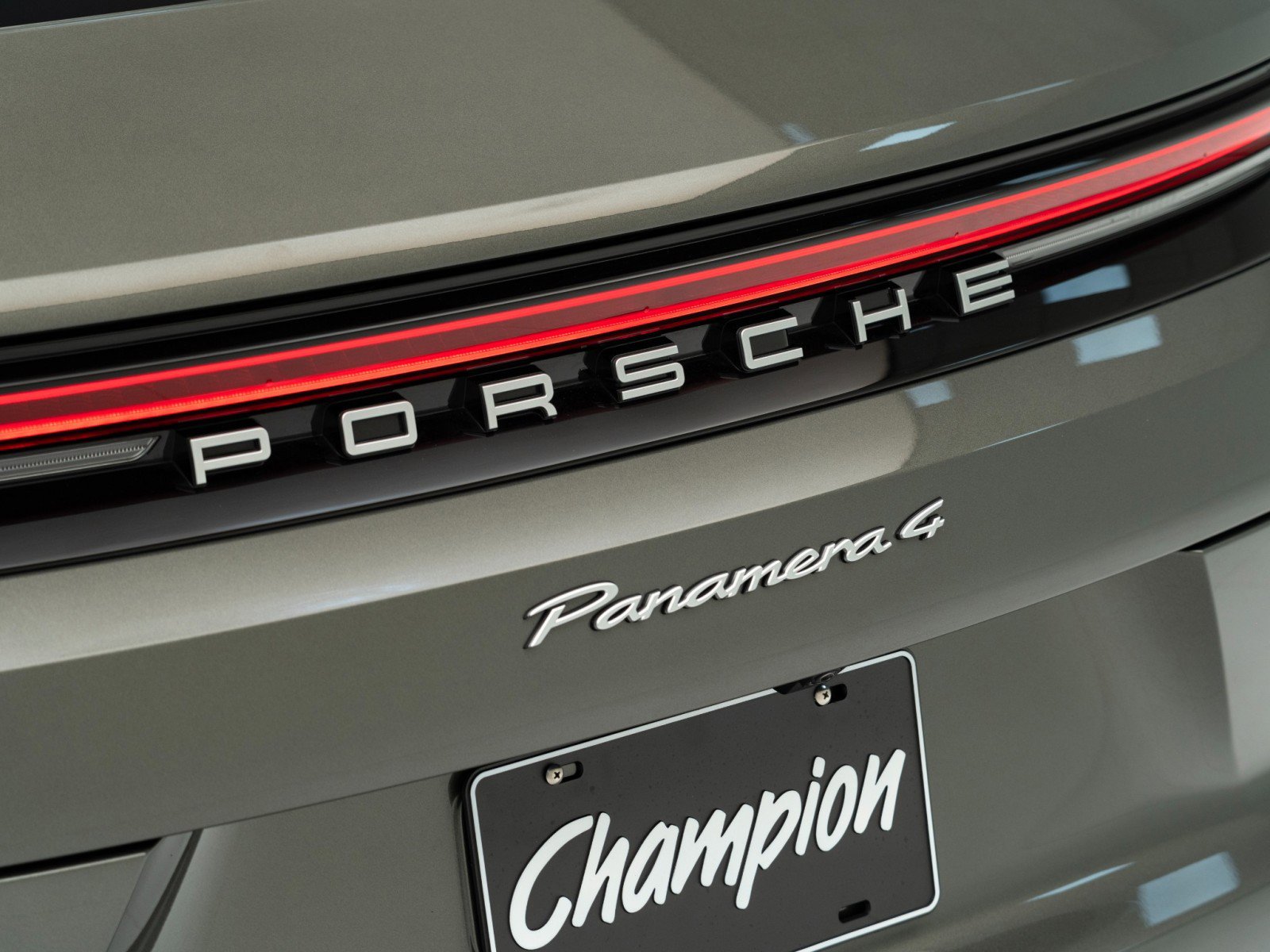 Used 2025 Porsche Panamera 4 image 14