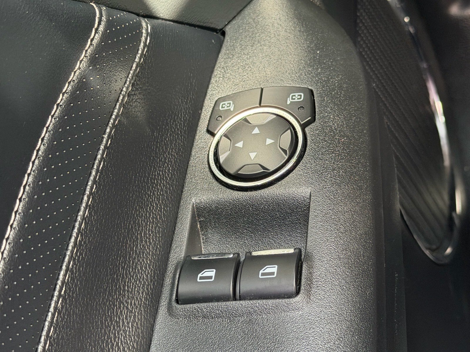 Used 2020 Ford Mustang Premium w/ Equipment Group 201A RWD image 28