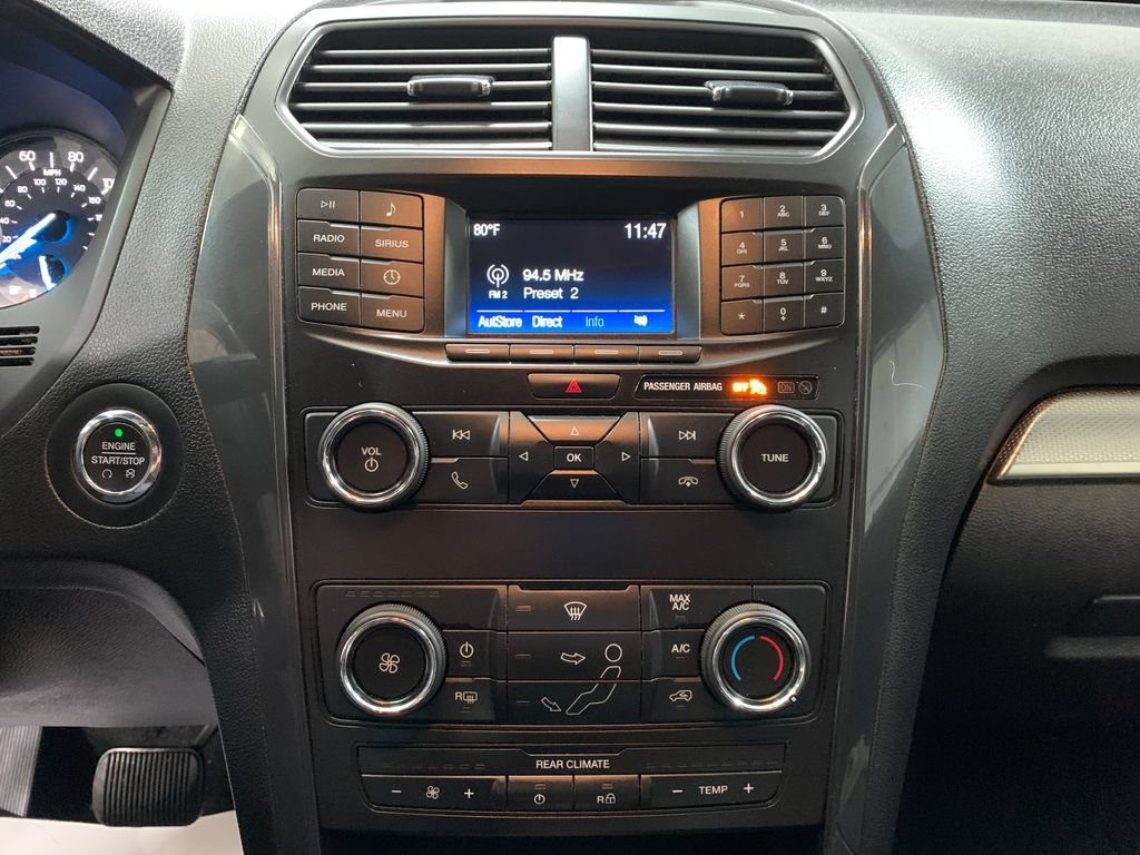 Used 2018 Ford Explorer XLT AWD/4WD image 30