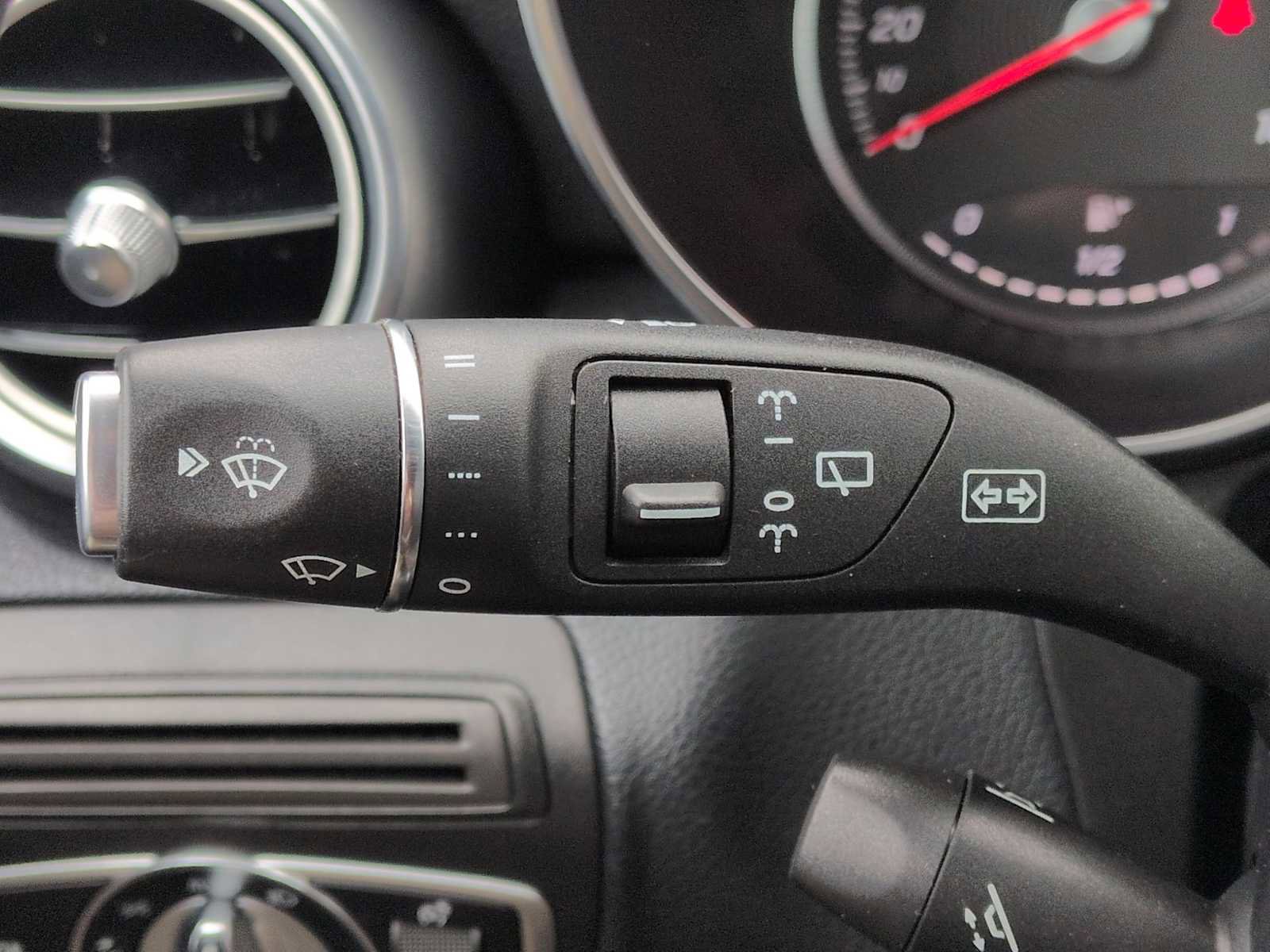 Used 2019 Mercedes-Benz GLC 300 4MATIC image 27