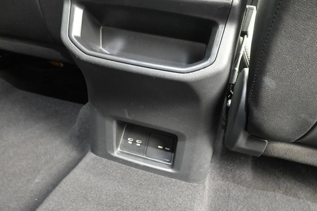 Used 2025 Volkswagen Atlas Cross Sport SE FWD image 13