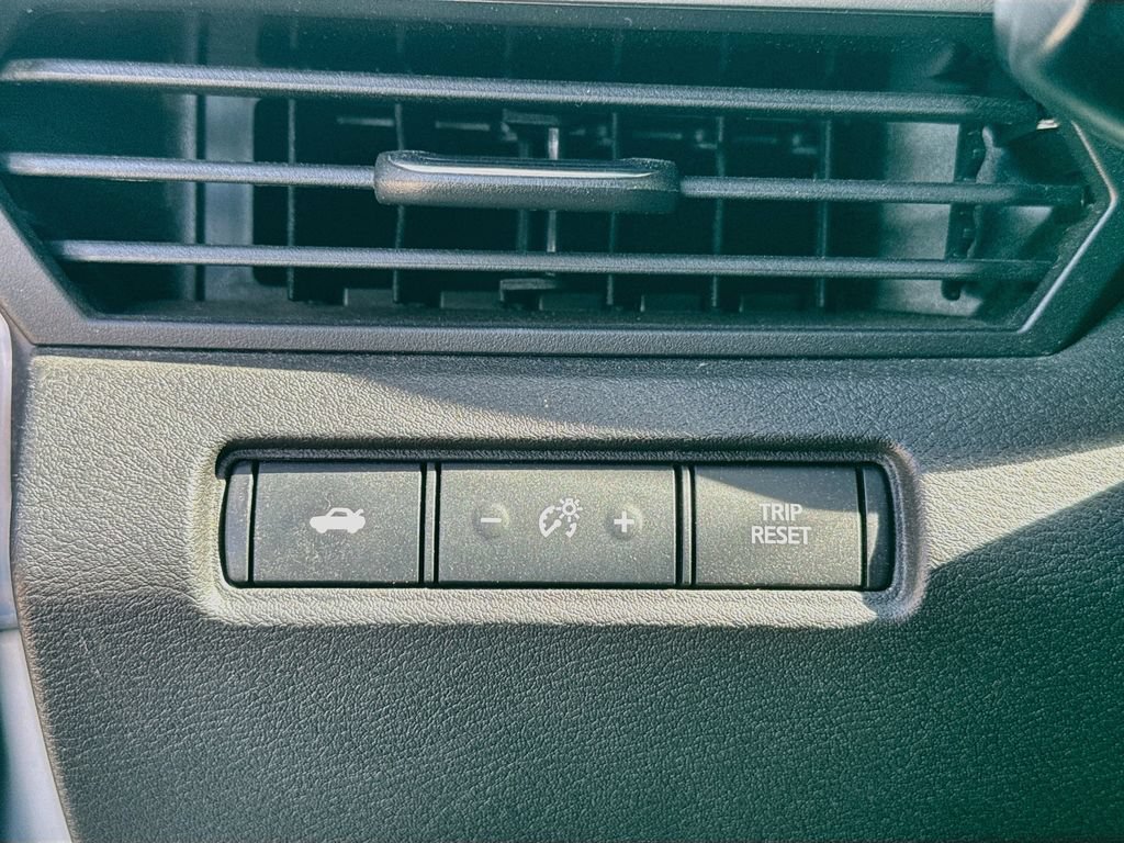 Used 2024 Nissan Altima 2.5 SV FWD image 19