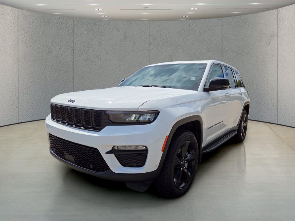 Used 2025 Jeep Grand Cherokee Limited AWD/4WD image 12