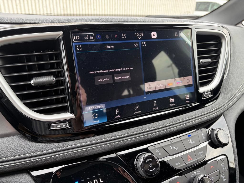 New 2026 Chrysler Pacifica Select AWD/4WD image 29