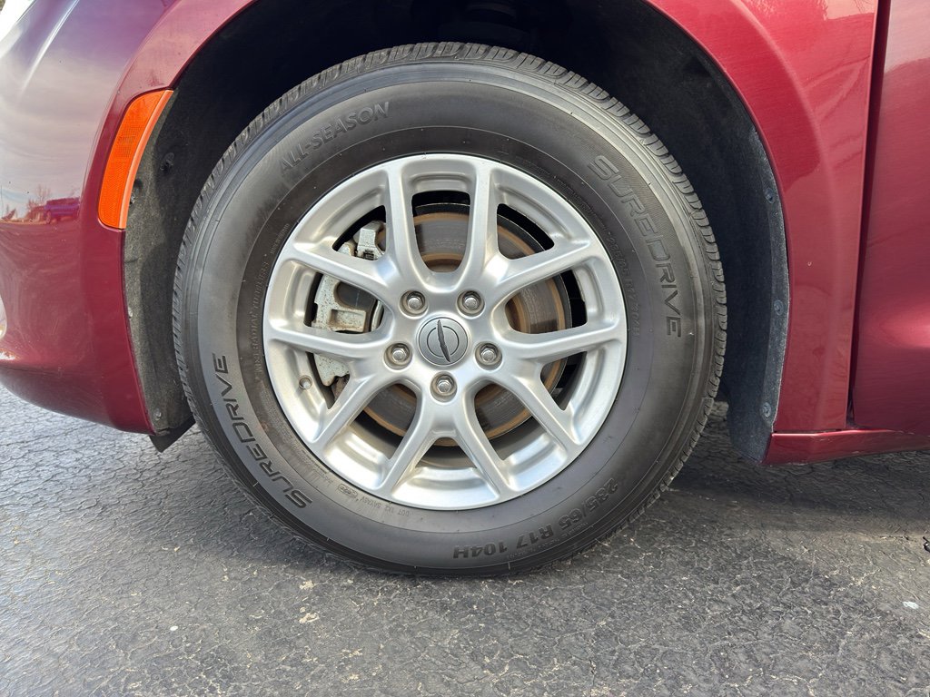 Used 2022 Chrysler Voyager LX image 19