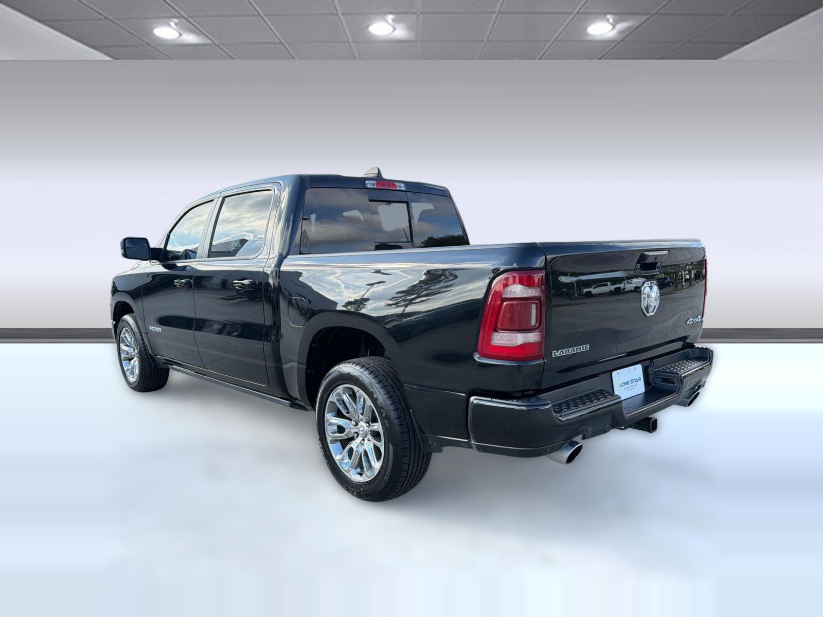 Used 2024 RAM 1500 Laramie AWD/4WD image 3