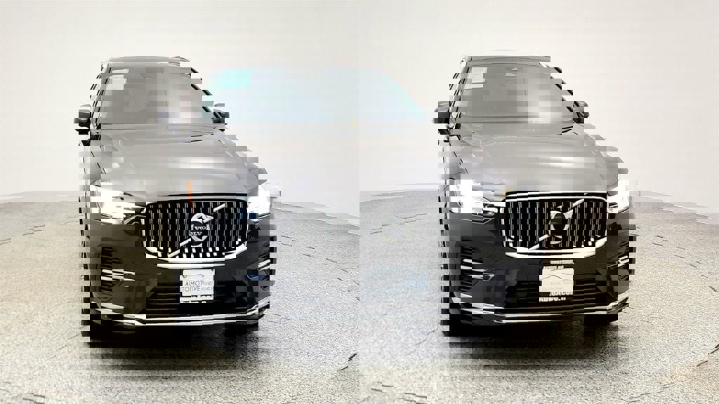 Used 2022 Volvo XC60 T8 Inscription w/ Advanced Package image 2