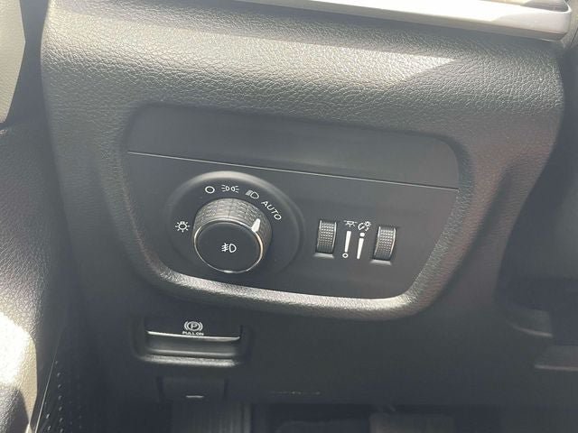 Used 2023 Jeep Grand Cherokee L Limited AWD/4WD image 23