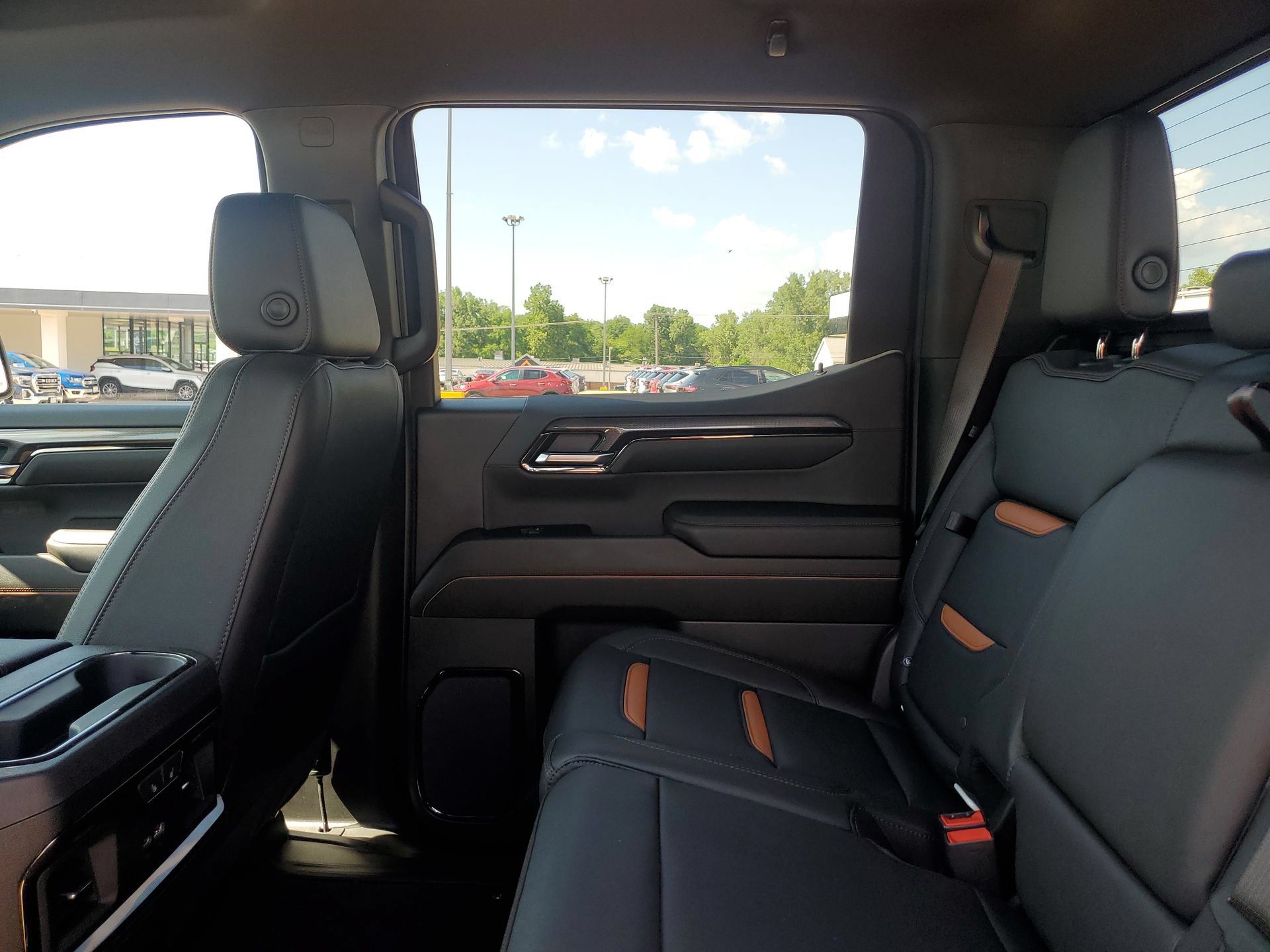 Used 2024 GMC Sierra 1500 AT4 w/ Technology Package AWD/4WD image 31