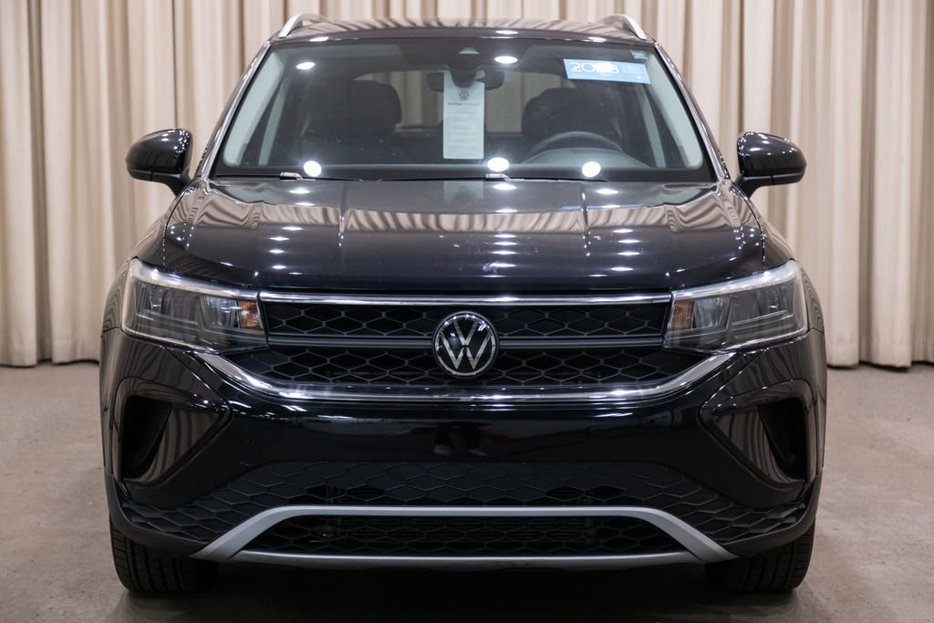 Certified 2023 Volkswagen Taos SE w/ Panoramic Sunroof Package FWD image 3