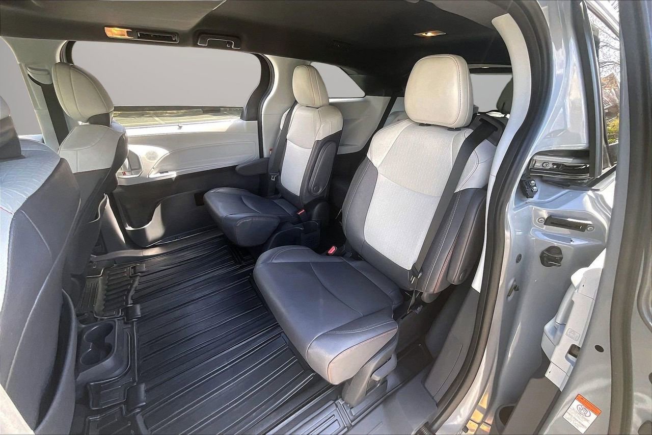 Used 2023 Toyota Sienna XSE image 23