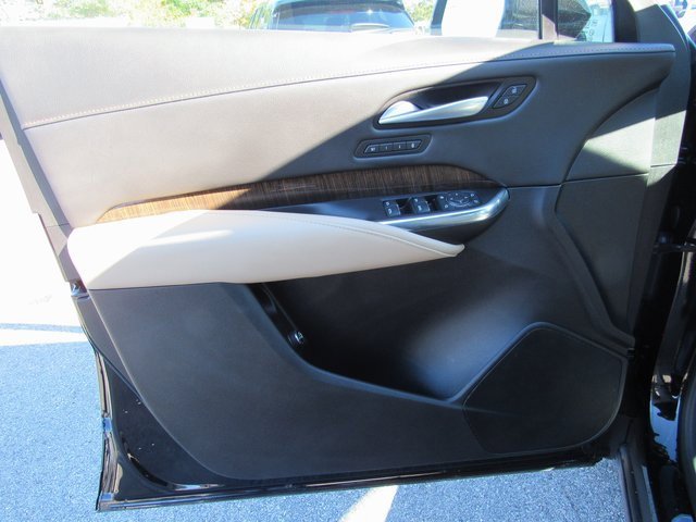 Used 2024 Cadillac XT4 Premium Luxury w/ Technology Package image 9