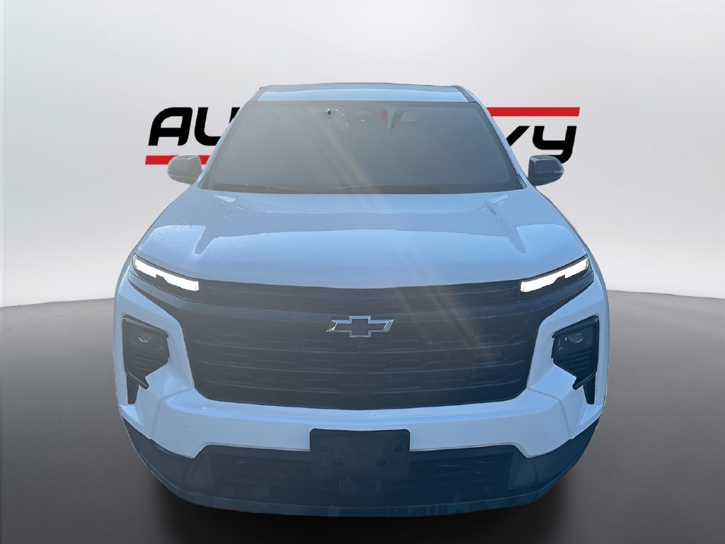 Used 2024 Chevrolet Traverse LS w/ Midnight/Sport Edition FWD image 2