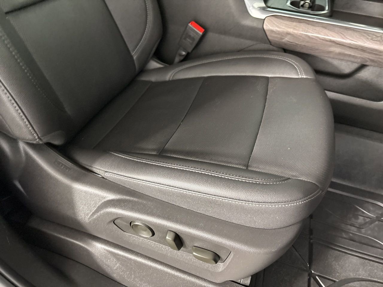 Used 2025 Chevrolet Silverado 3500 LTZ w/ LTZ Premium Package image 27