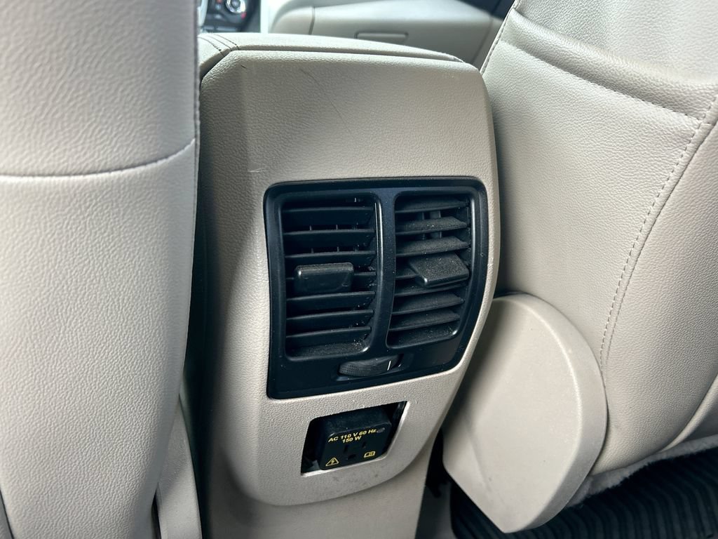 Used 2015 Ford C-MAX Energi SEL w/ Equipment Group 301A FWD image 31