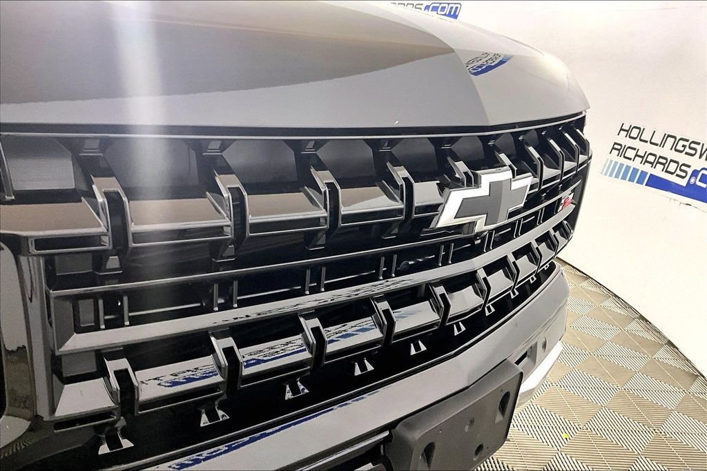 Used 2025 Chevrolet Suburban Z71 image 24