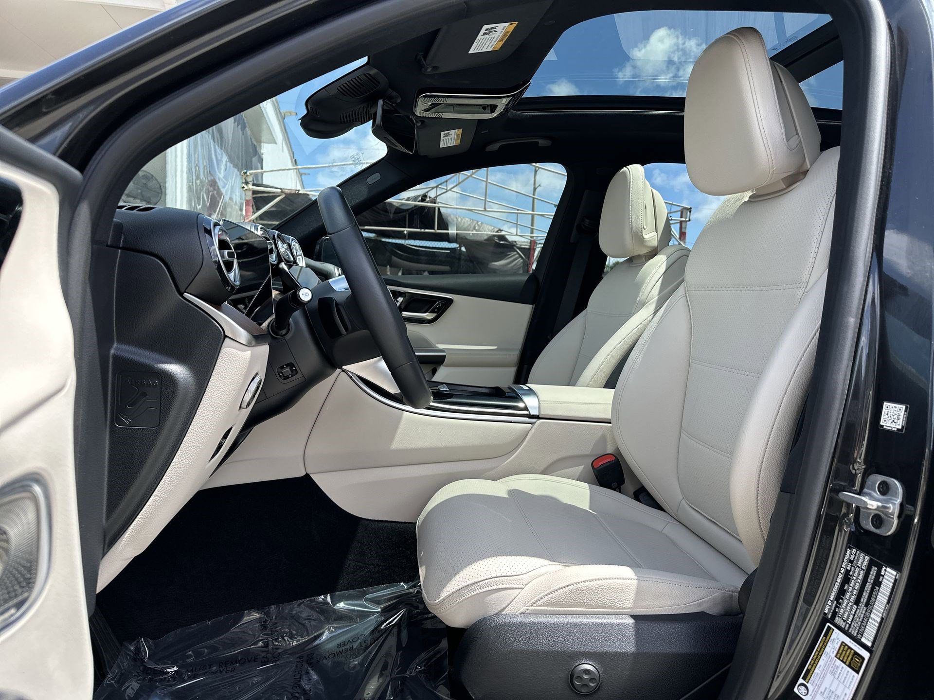 Used 2025 Mercedes-Benz GLC 300 image 12