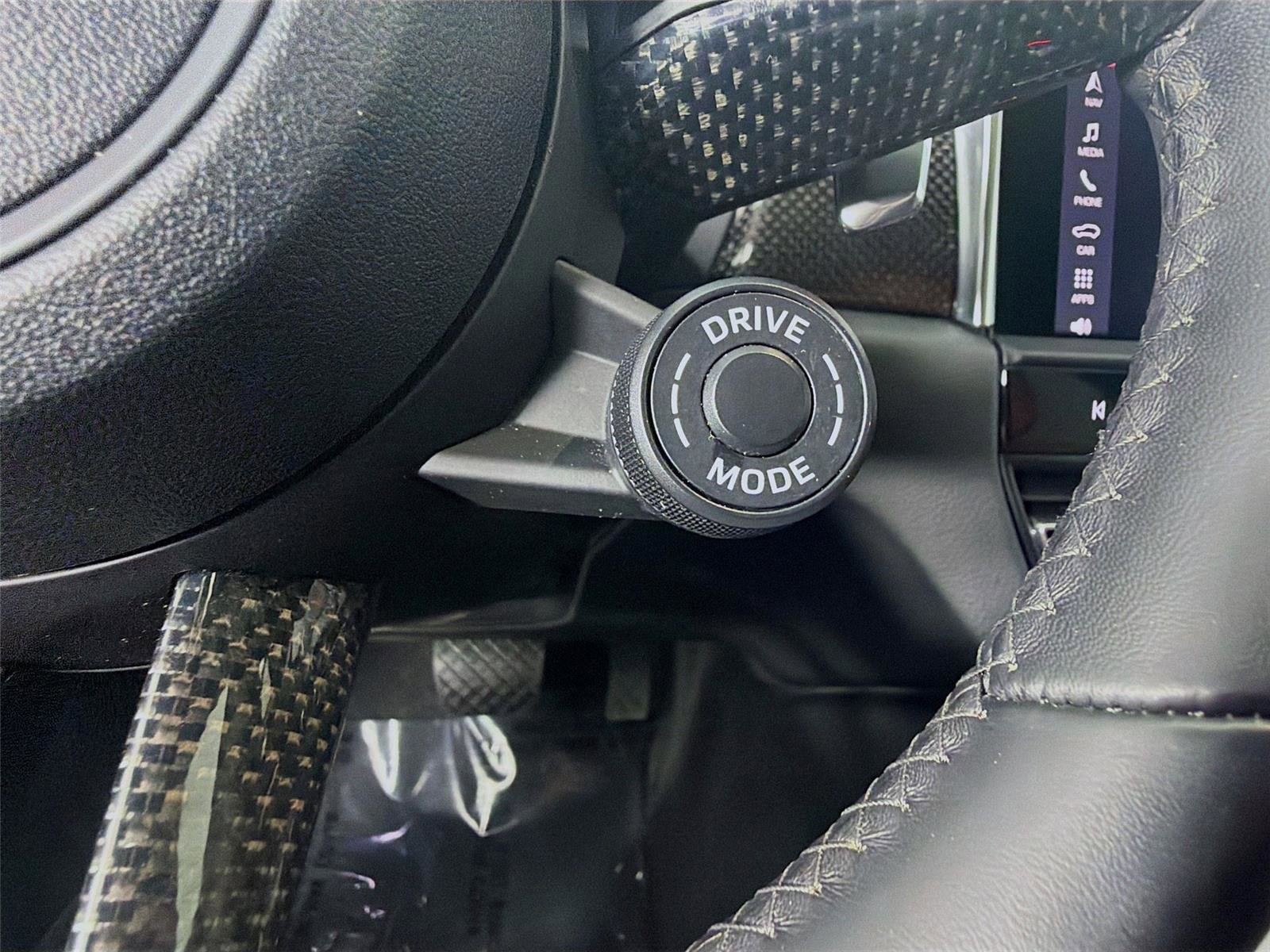 Certified 2024 Porsche Macan Turbo image 23