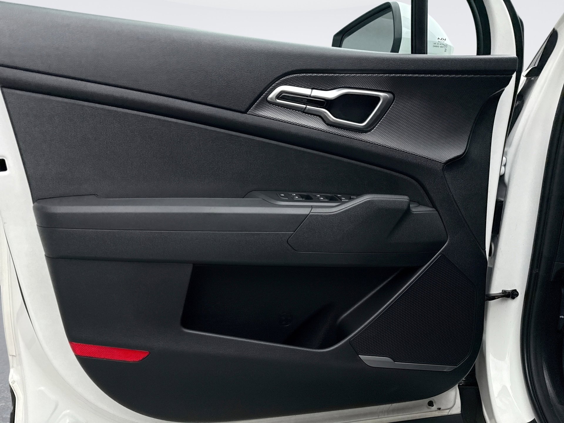 Used 2023 Kia Sportage LX image 9