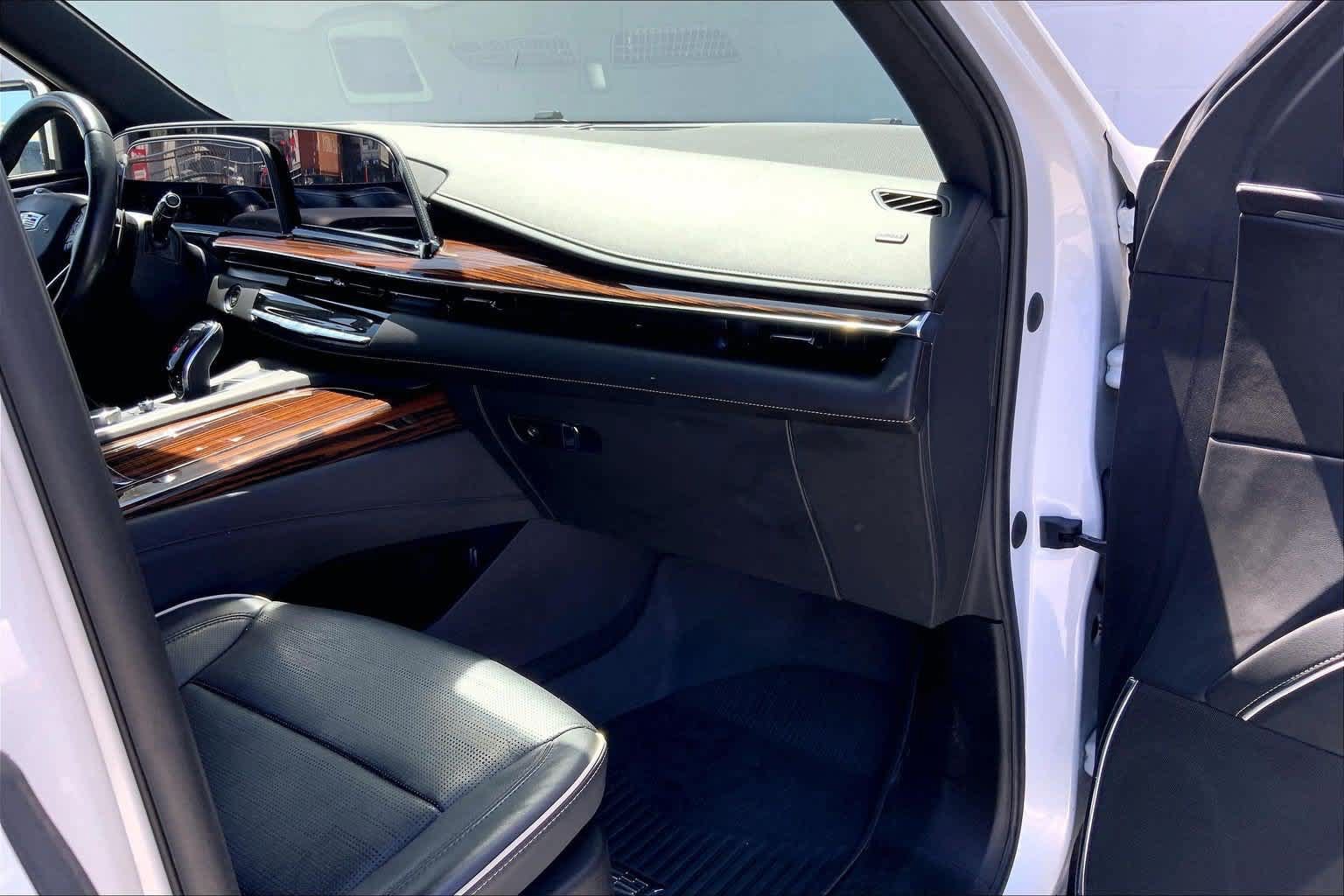 Used 2022 Cadillac Escalade Premium Luxury RWD image 23