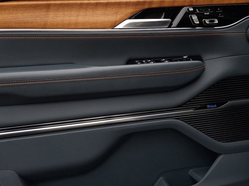 Used 2024 Jeep Grand Wagoneer Series III w/ Rear Seat Video Group 1 image 14